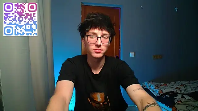 Snapshot of 8goat chatting on 10-25-25, 01:02 8goat online show from 10-25-25, 01:02