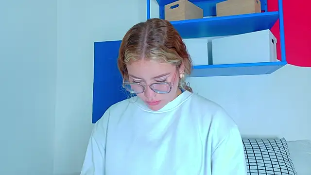 Snapshot of BelaMiller_ chatting on 09-22-25, 11:34 BelaMiller online show from 09-22-25, 11:34