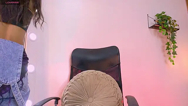 TiffValentinee  online show from 10-31-25, 05:58