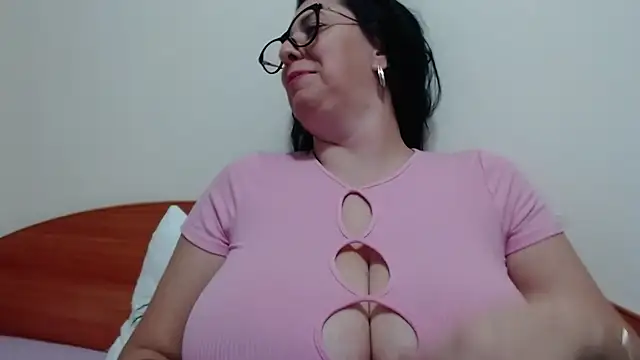 Snapshot of jollene chatting on 10-26-25, 02:34 jollene online show from 10-26-25, 02:34