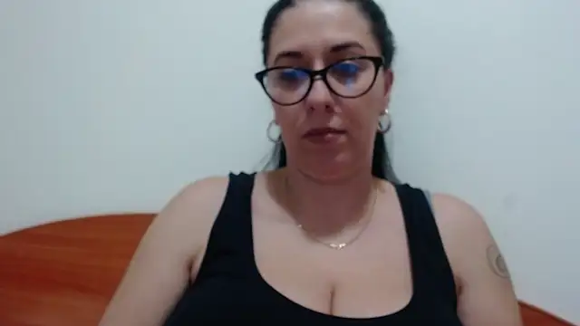 Snapshot of jollene chatting on 12-03-25, 02:04 jollene online show from 12-03-25, 02:04