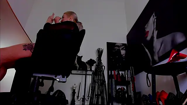 Snapshot of demisweet chatting on 02-07-26, 02:04 demisweet online show from 02-07-26, 02:04