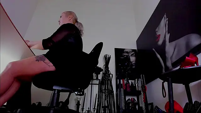 Snapshot of demisweet chatting on 02-10-26, 05:33 demisweet online show from 02-10-26, 05:33