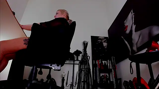 Snapshot of demisweet chatting on 02-12-26, 05:35 demisweet online show from 02-12-26, 05:35