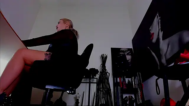 Snapshot of demisweet chatting on 02-26-26, 07:40 demisweet online show from 02-26-26, 07:40