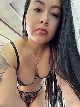 CrisMarulanda online show from 04-08-26, 02:06