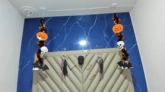 Snapshot of Ibbie_drastic chatting on 10-24-25, 12:01 Ibbie drastic online show from 10-24-25, 12:01