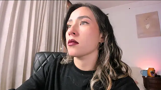 Snapshot of Sara_kaic chatting on 05-18-26, 01:35 Sara kaic online show from 05-18-26, 01:35