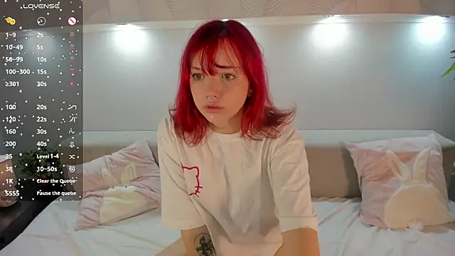 Snapshot of Molly_Platt chatting on 09-21-25, 08:16 Molly Platt online show from 09-21-25, 08:16