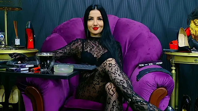 Snapshot of VivianReeve chatting on 06-15-26, 12:18 VivianReeve online show from 06-15-26, 12:18