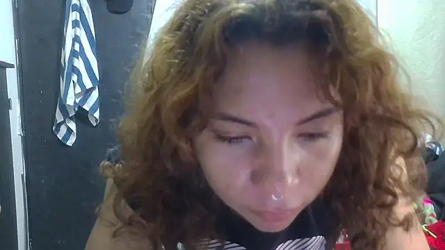Snapshot of VioletV chatting on 07-01-26, 02:24 VioletV online show from 07-01-26, 02:24