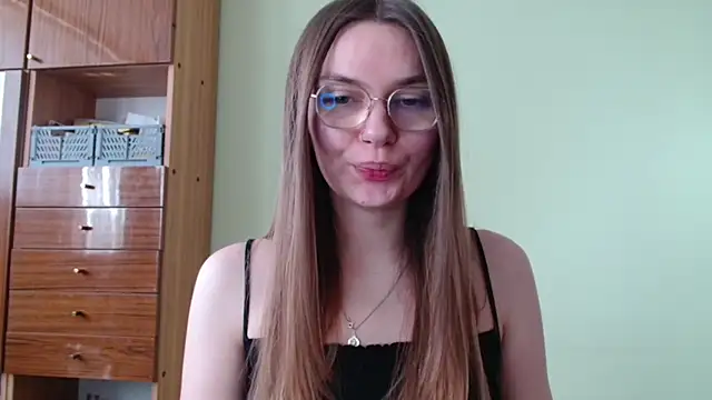 LooveELLYx online show from 04-16-26, 01:34