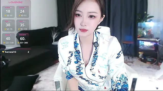 Snapshot of Candice-99 chatting on 09-17-25, 02:52 Candice-99 online show from 09-17-25, 02:52