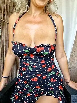 CelynaRoss online show from 10-25-25, 12:34