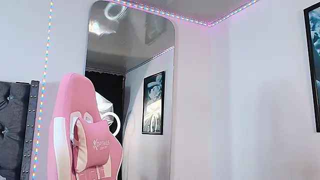 Snapshot of GraceWallace_ chatting on 11-22-25, 11:04 GraceWallace online show from 11-22-25, 11:04