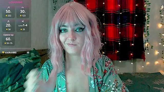 Snapshot of MagicPink chatting on 12-04-25, 11:41 MagicPink online show from 12-04-25, 11:41