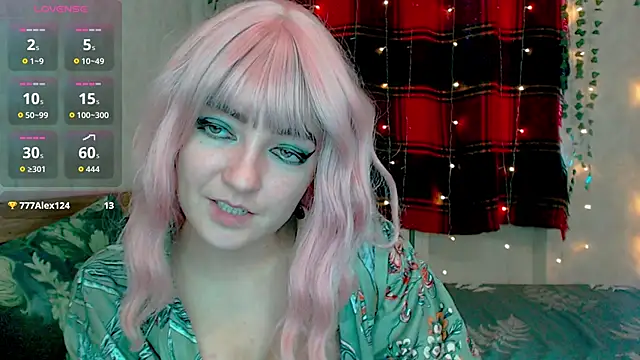Snapshot of MagicPink chatting on 12-16-25, 12:54 MagicPink online show from 12-16-25, 12:54