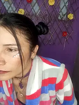 Snapshot of karinnahotdirty chatting on 09-18-25, 08:33 karinnahotdirty online show from 09-18-25, 08:33