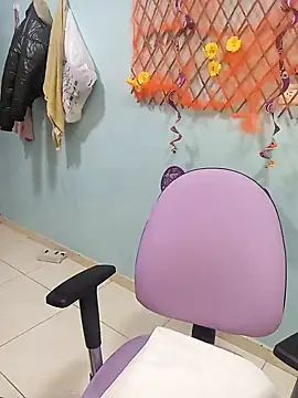 Snapshot of karinnahotdirty chatting on 10-17-25, 07:49 karinnahotdirty online show from 10-17-25, 07:49