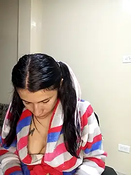 Snapshot of karinnahotdirty chatting on 10-18-25, 10:21 karinnahotdirty online show from 10-18-25, 10:21