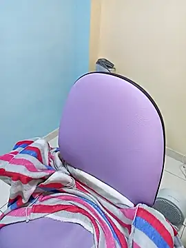 Snapshot of karinnahotdirty chatting on 12-13-25, 08:47 karinnahotdirty online show from 12-13-25, 08:47