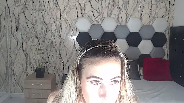 Snapshot of AntonellaBlanc chatting on 11-15-25, 10:04 AntonellaBlanc online show from 11-15-25, 10:04