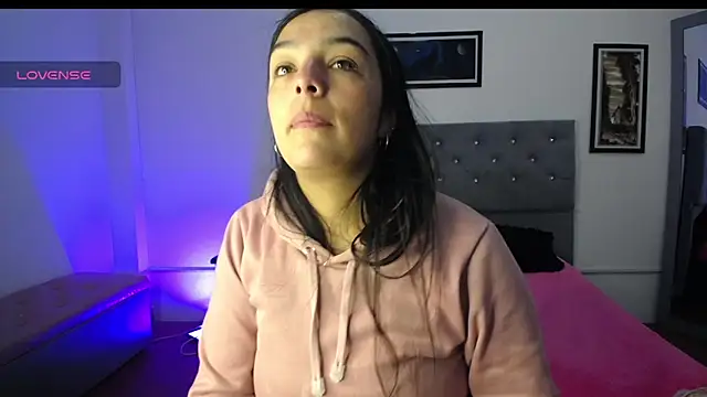 Snapshot of Esmeraldaa- chatting on 09-11-25, 05:18 Esmeraldaa- online show from 09-11-25, 05:18