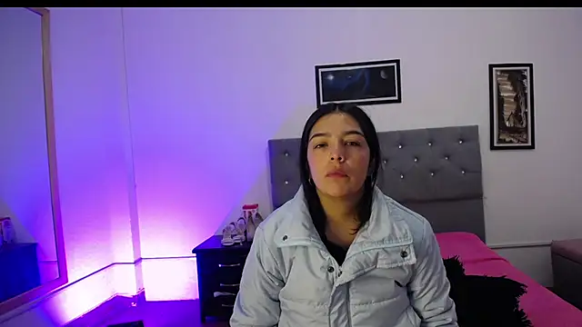 Snapshot of Esmeraldaa- chatting on 09-22-25, 03:52 Esmeraldaa- online show from 09-22-25, 03:52