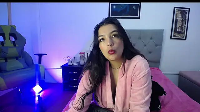 Snapshot of Esmeraldaa- chatting on 09-29-25, 10:31 Esmeraldaa- online show from 09-29-25, 10:31