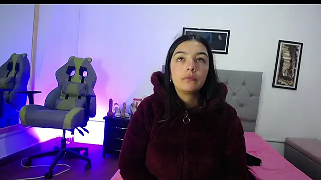 Snapshot of Esmeraldaa- chatting on 10-01-25, 03:56 Esmeraldaa- online show from 10-01-25, 03:56