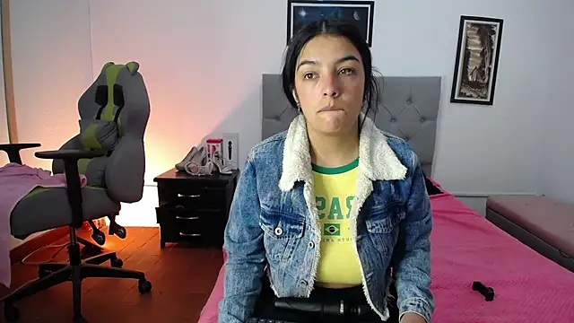 Snapshot of Esmeraldaa- chatting on 10-09-25, 05:16 Esmeraldaa- online show from 10-09-25, 05:16