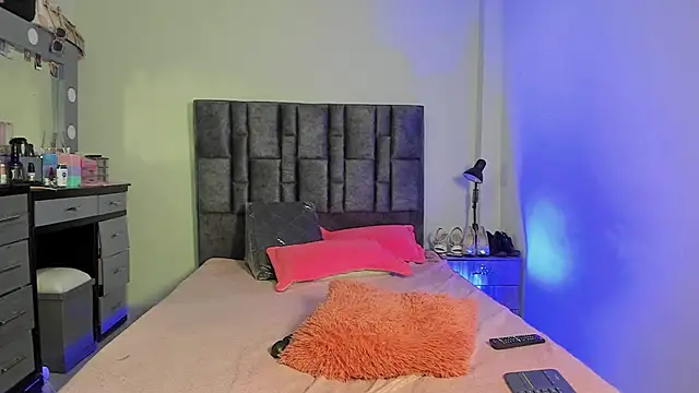 Esmeraldaa- online show from 01-08-26, 05:54