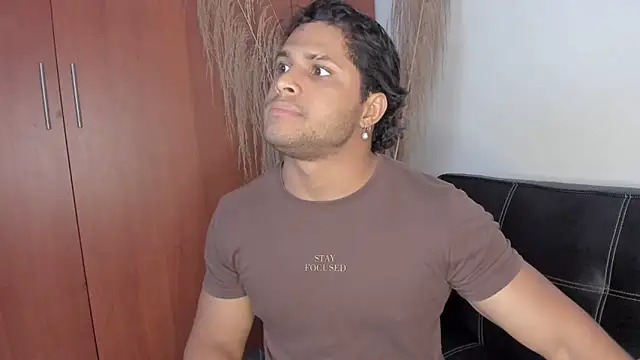 Snapshot of Evansdark1 chatting on 10-01-25, 10:38 Evansdark1 online show from 10-01-25, 10:38