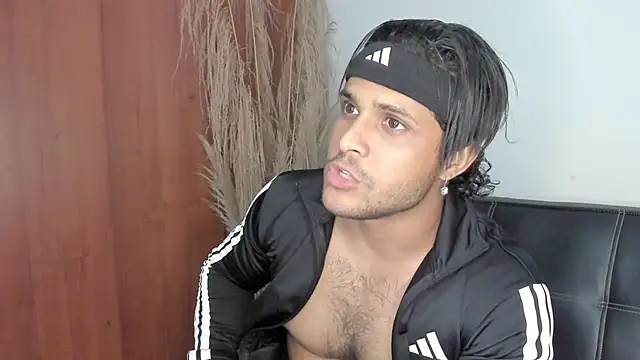 Snapshot of Evansdark1 chatting on 11-11-25, 01:05 Evansdark1 online show from 11-11-25, 01:05