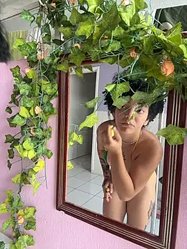 Snapshot of CamillyBlum chatting on 10-31-25, 02:40 CamillyBlum online show from 10-31-25, 02:40