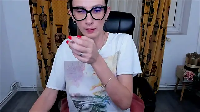 NaughtyWifey1 online show from 10-31-25, 04:46