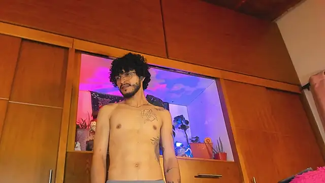 Snapshot of emmmalym chatting on 09-18-25, 01:40 emmmalym online show from 09-18-25, 01:40