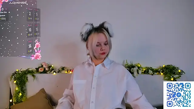 girlllsooft online show from 10-23-25, 01:10