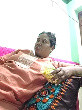 Snapshot of tamilaruvi chatting on 03-01-26, 04:42 tamilaruvi online show from 03-01-26, 04:42