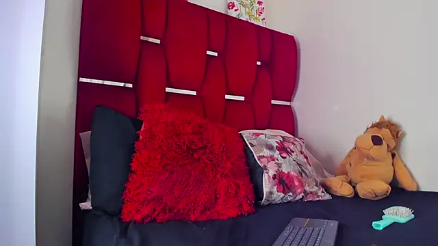 Snapshot of Camila_hot_ts chatting on 10-16-25, 04:52 Camila hot ts online show from 10-16-25, 04:52