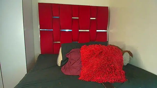 Snapshot of Camila_hot_ts chatting on 12-19-25, 02:13 Camila hot ts online show from 12-19-25, 02:13