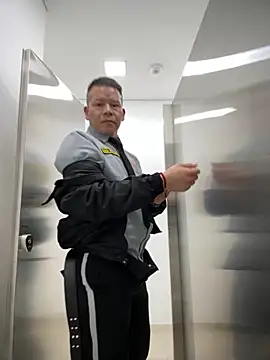 Manu0586 online show from 09-11-25, 07:41