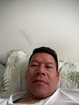 Snapshot of Manu0586 chatting on 05-01-26, 02:54 Manu0586 online show from 05-01-26, 02:54