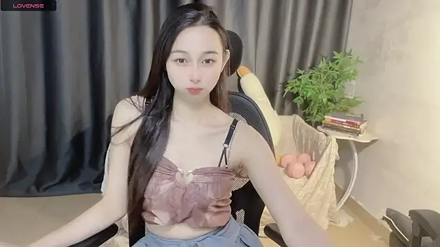 Snapshot of Yin-LL chatting on 09-28-25, 08:36 Yin-LL online show from 09-28-25, 08:36