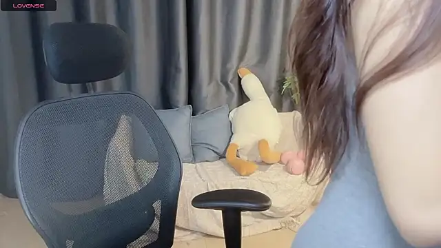 Snapshot of Yin-LL chatting on 09-30-25, 05:07 Yin-LL online show from 09-30-25, 05:07