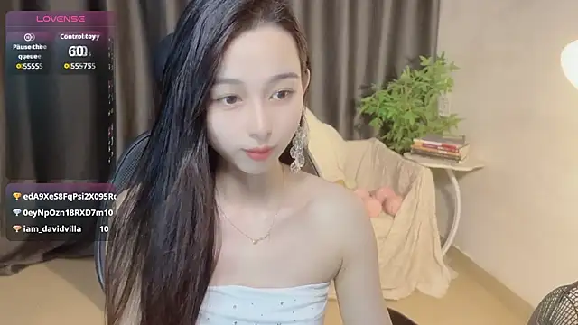 Snapshot of Yin-LL chatting on 10-29-25, 03:25 Yin-LL online show from 10-29-25, 03:25