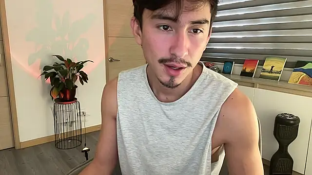 Snapshot of sweettaaron01 chatting on 10-29-25, 06:09 sweettaaron01 online show from 10-29-25, 06:09