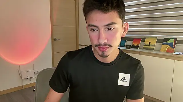 Snapshot of sweettaaron01 chatting on 11-10-25, 05:23 sweettaaron01 online show from 11-10-25, 05:23