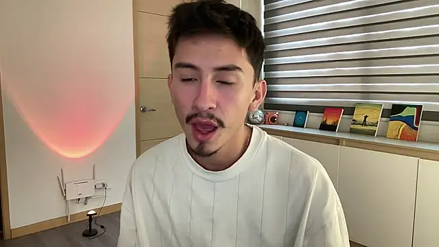 Snapshot of sweettaaron01 chatting on 11-14-25, 06:06 sweettaaron01 online show from 11-14-25, 06:06