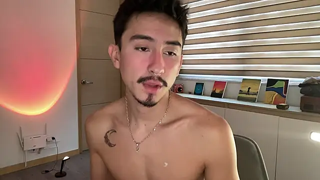 Snapshot of sweettaaron01 chatting on 11-26-25, 05:25 sweettaaron01 online show from 11-26-25, 05:25